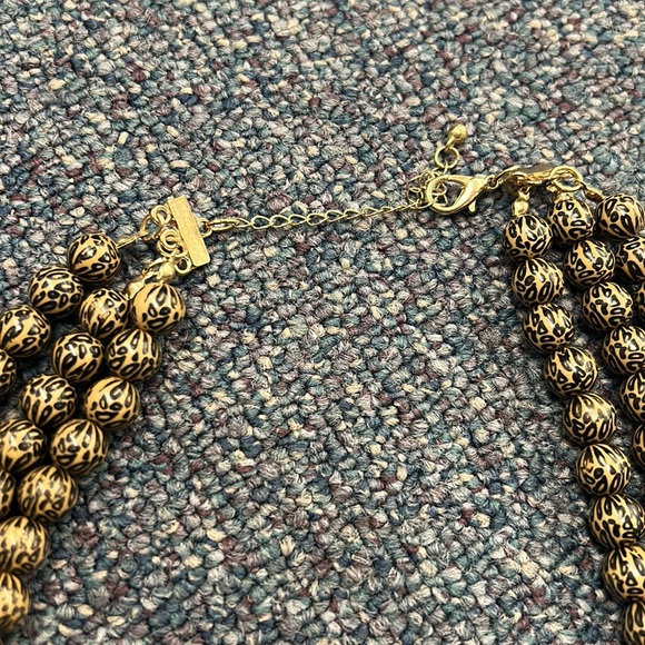 Necklace With Matching Earrings - Picture 5 of 6